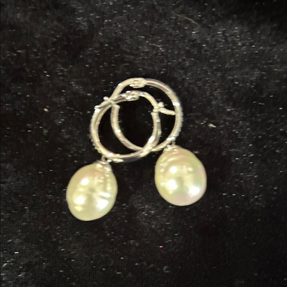 Elegant Black and Silver Pearl Majorica Jewelry Set - Picture 6 of 12